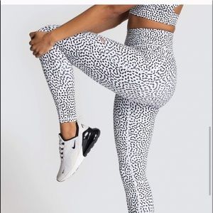 ❤️... DOYOUEVEN Leggings